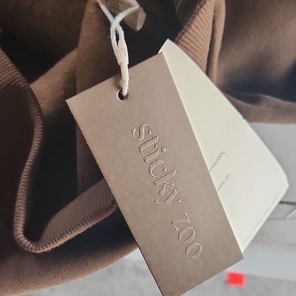 Cozy Burgundy Crew Neck Sweater with Pom-Pom Bear Details - Picture 4 of 8